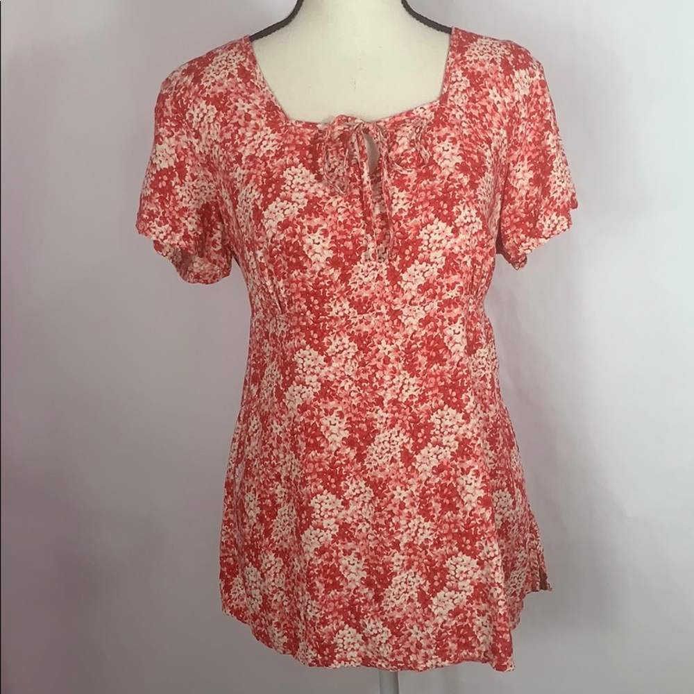 Announcements Maternity short sleeve floral top